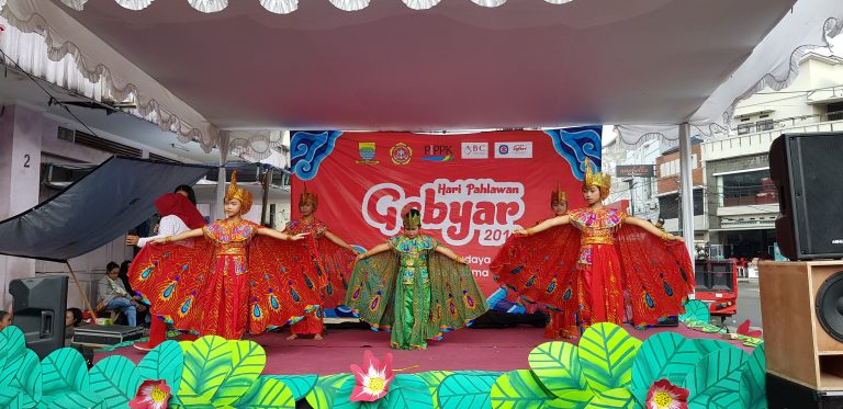 Tarian Merak di Kelurahan Astana Anyar