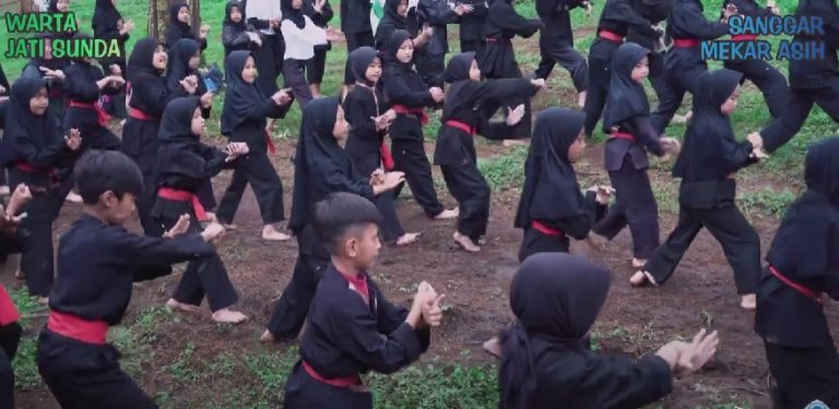 Pencak Silat Gadjah Putih Mega Paksi Lugay Pakuan