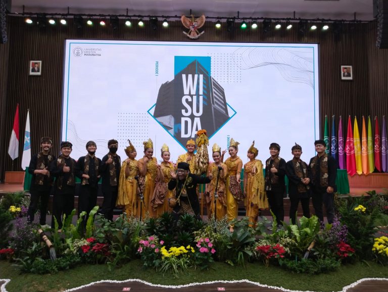 Wisuda Universitas Kristen Maranatha