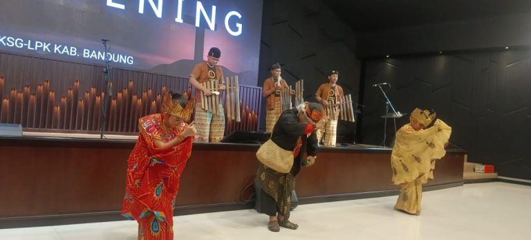 Tari merak di Paskah BKSG Kab. Bandung