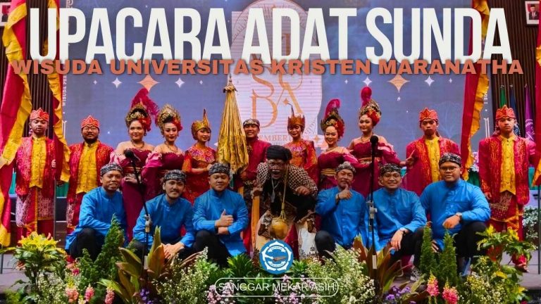 Prosesi Upacara Adat Wisuda Universitas Kristen Maranatha 2023-2024.