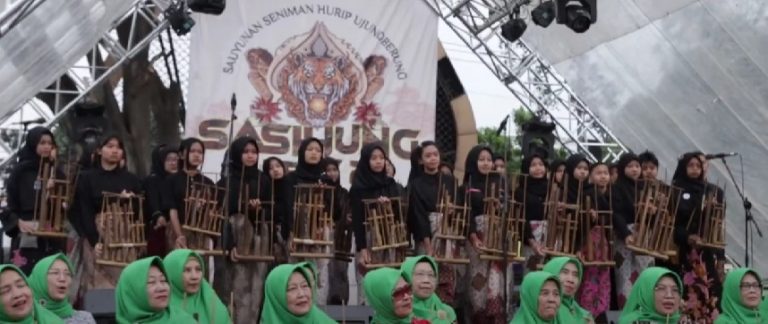 Meriahnya “Sasihung Festival ke-2” di Ujung Berung